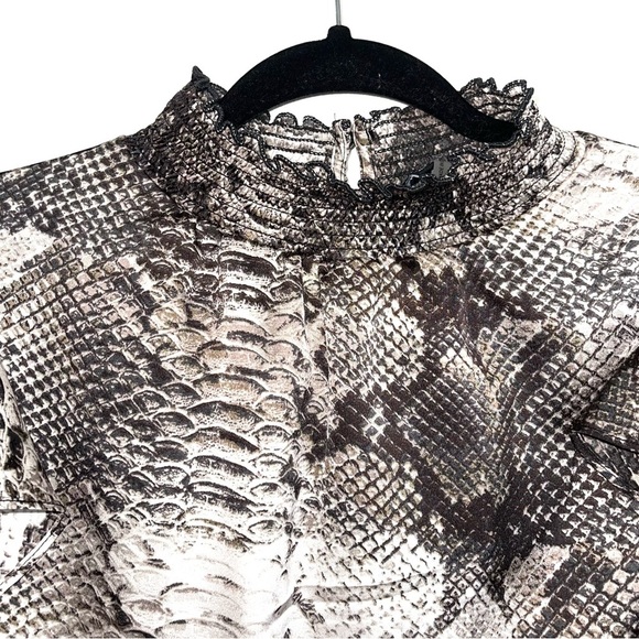 1. State Brown Snakeskin Print Smock Neck Flutter Sleeve Blouse Medium Women’s - Picture 2 of 11
